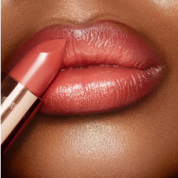 Charlotte Tilbury Makeup Charlotte Tilbury Coral Kissing Lipstick